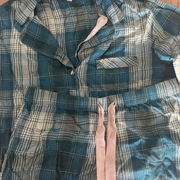 Victoria’s Secret Green Plaid PJ Set - Picture 2 of 9